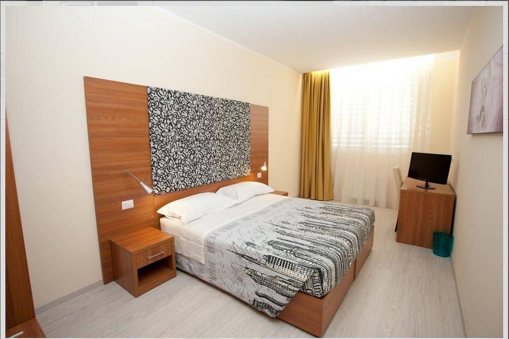 Hotel Elys Pieve Emanuele Kültér fotó