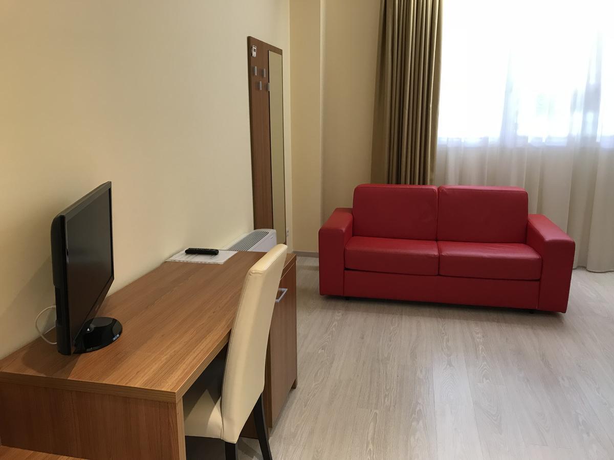 Hotel Elys Pieve Emanuele Kültér fotó