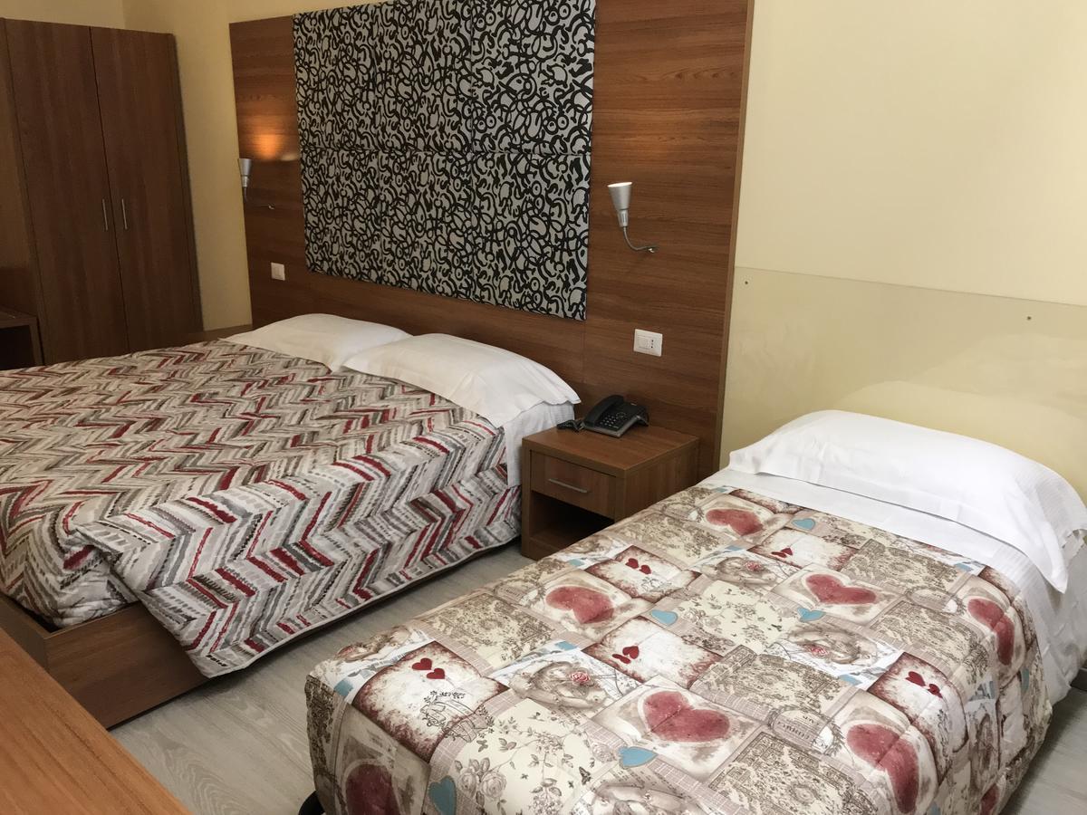 Hotel Elys Pieve Emanuele Kültér fotó