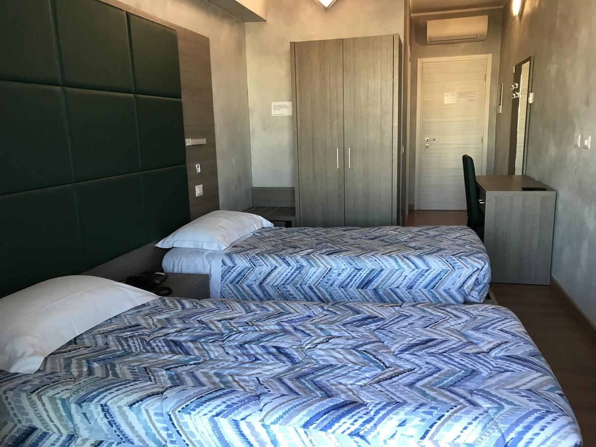 Hotel Elys Pieve Emanuele Kültér fotó